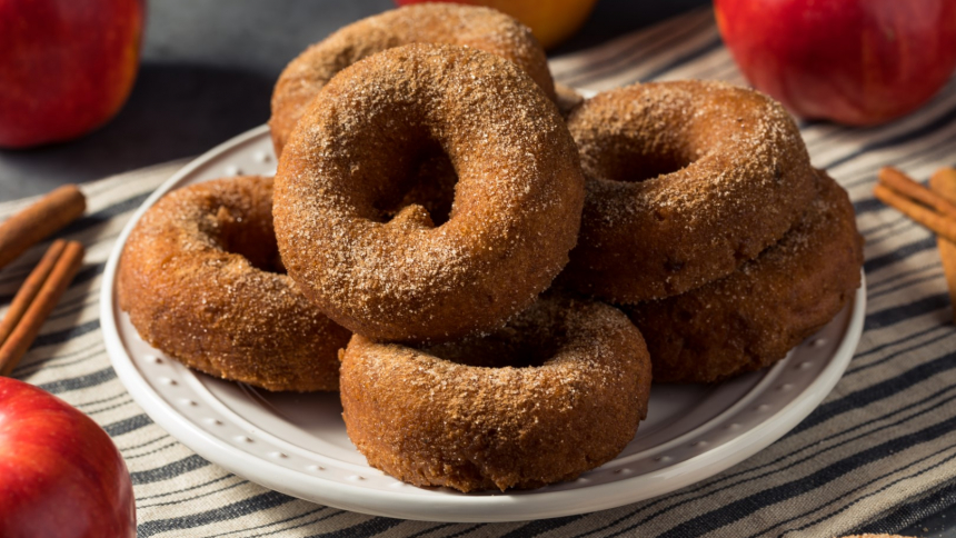 Sweet,Homemade,Apple,Cider,Donuts,With,Cinnamon,Sugar