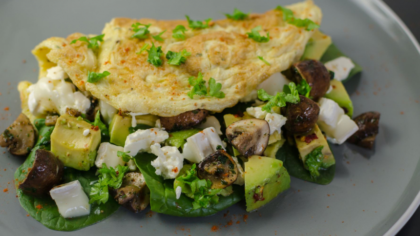 Omelette with avocado & goats’ cheese LR