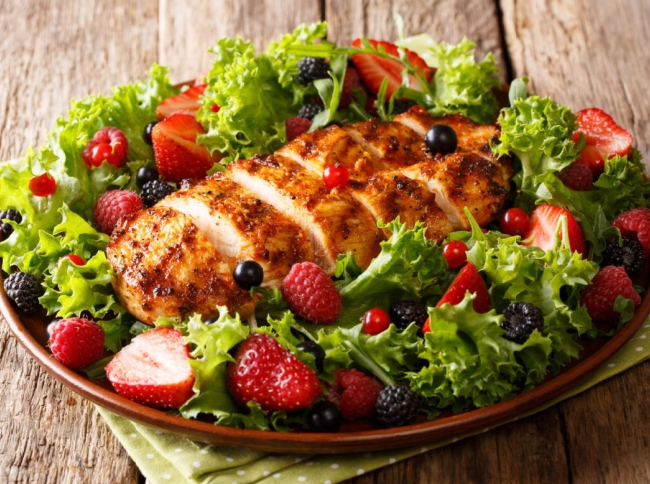 Chicken & berry salad