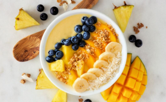 Mango smoothie bowl