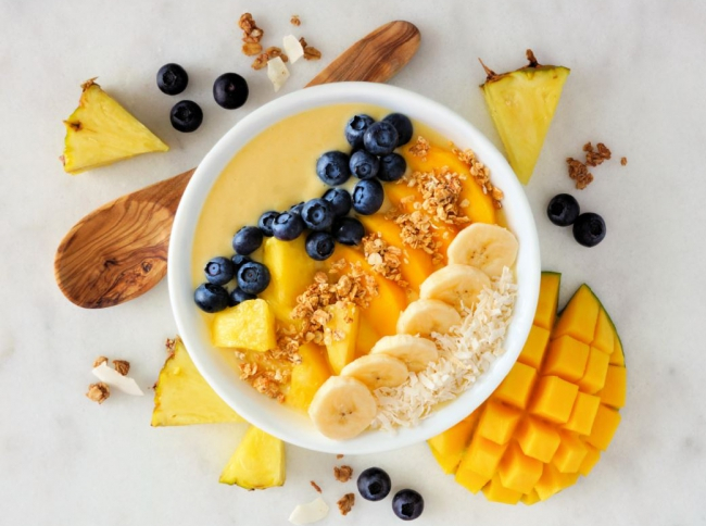 Mango smoothie bowl