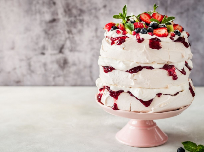 Festive pavlova layer cake
