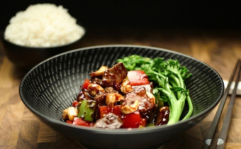 Lamb loin with cashew nuts