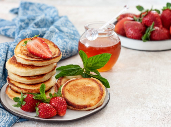 Ricotta strawberry pancakes