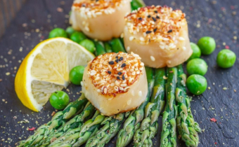 Seared sesame scallops on asparagus