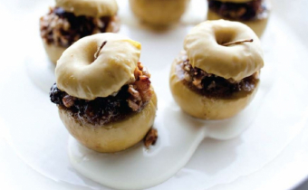 Stuffed_apples_with_walnuts_and_raisins