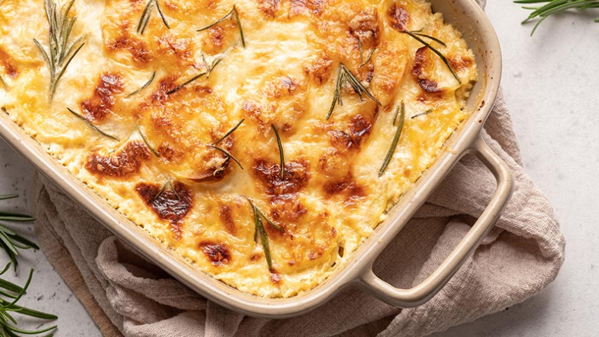 potato casserole with cream, gratin dauphinois, french cuisine