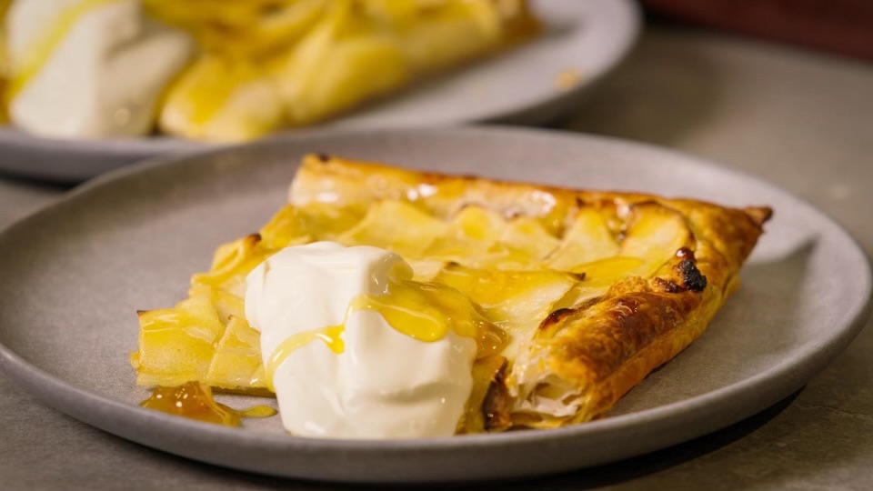 Apple & vanilla tart Recipe | Buy West Eat Best