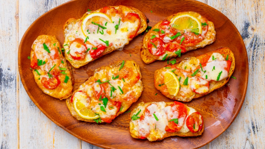 Slow roasted tomato toast with fior di latte (Large)