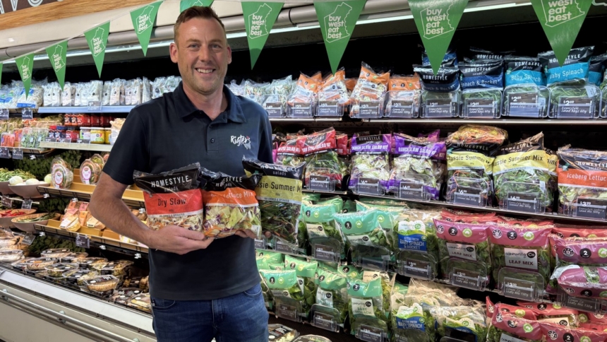 Operations Manager Stuart Bain in the Rigters Group Queens IGA 4 (Large)